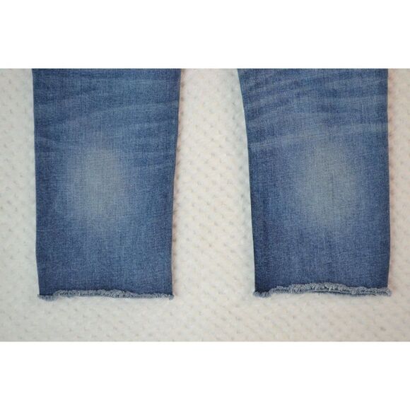 Vigoss Heritage Fit Women's 4 Medium Wash Distressed Denim Stretch Capris - Picture 13 of 16